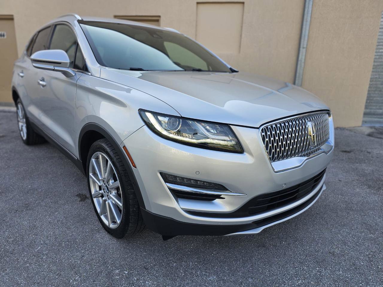 Used 2019 Lincoln MKC Reserve w/ MKC Technology Package FWD image 12