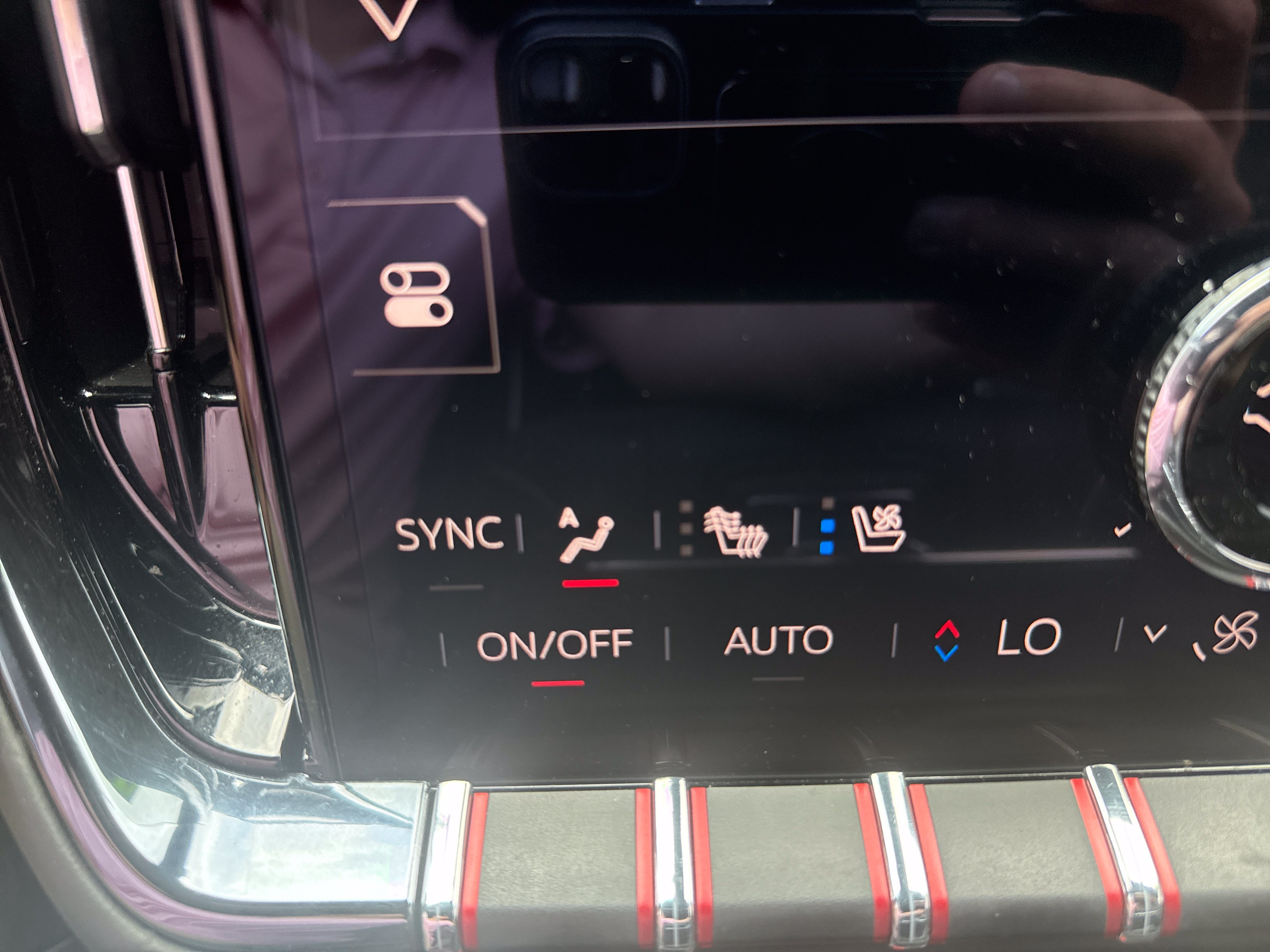 Used 2025 GMC Yukon XL AT4 Ultimate w/ LPO, Floor Liner Package AWD/4WD image 29