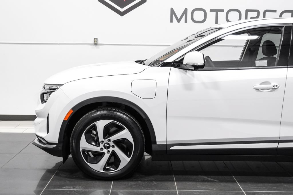 Used 2023 VinFast VF 8 Eco AWD/4WD image 12