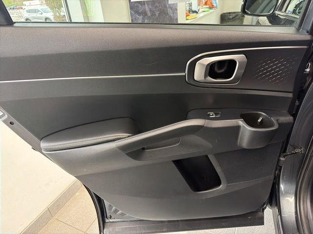 Used 2024 Kia Sorento S FWD image 17