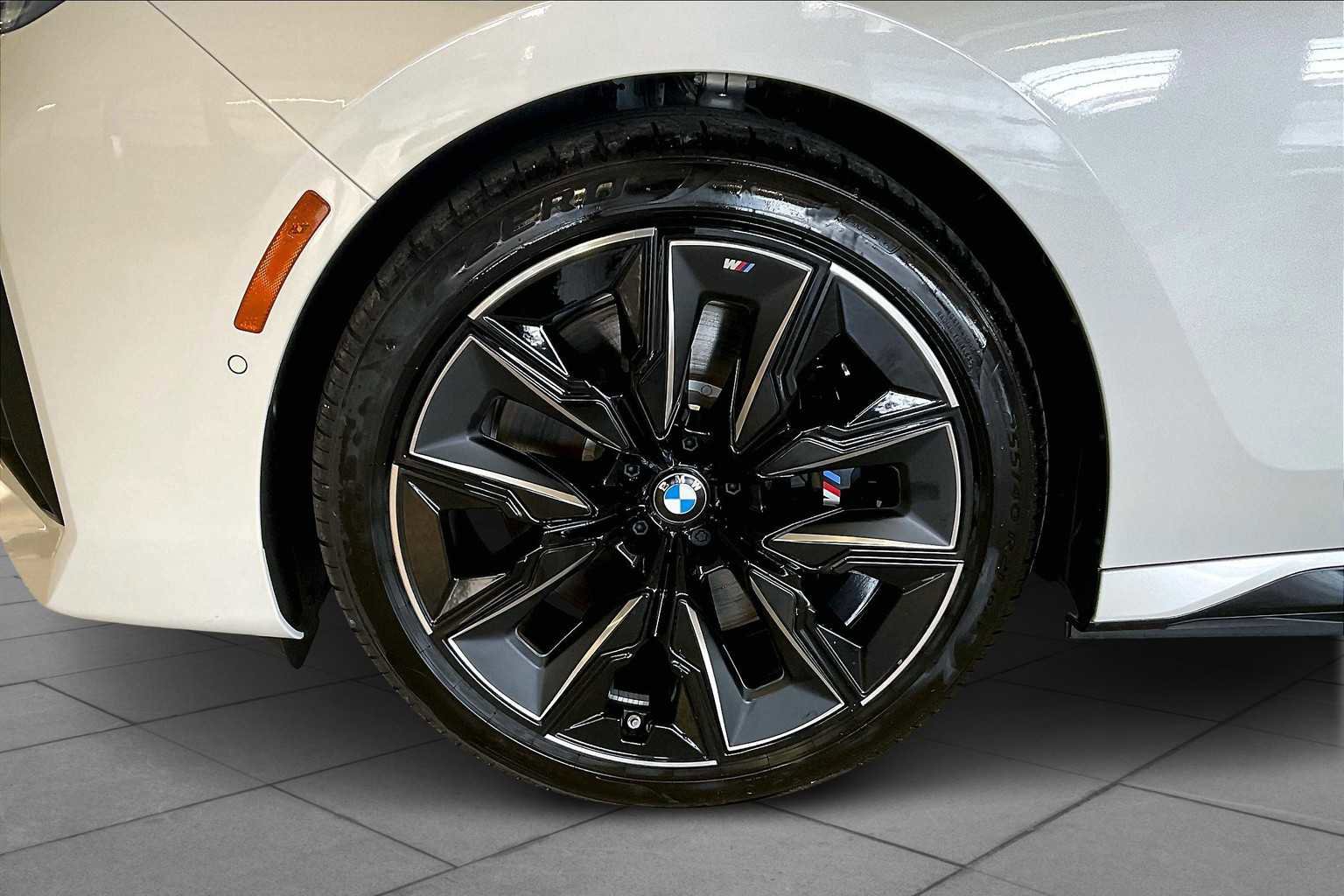 Used 2025 BMW i7 xDrive60 image 11