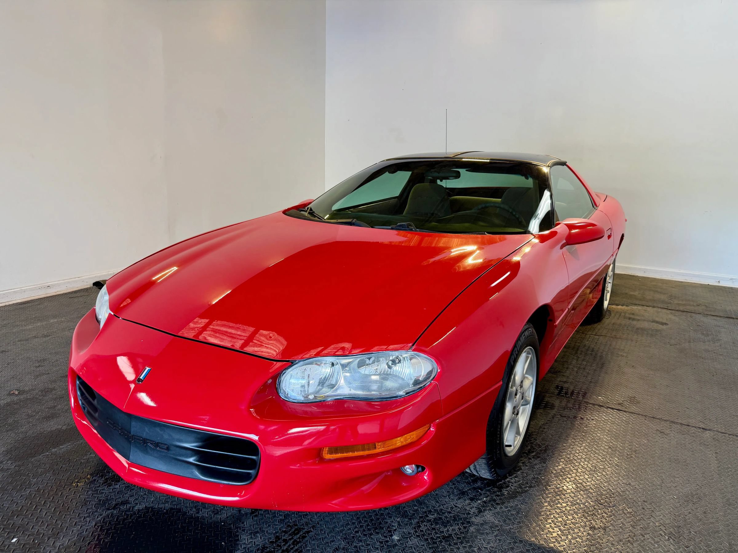 Used 2001 Chevrolet Camaro LT w/ Preferred Equipment Group 1 RWD image 2