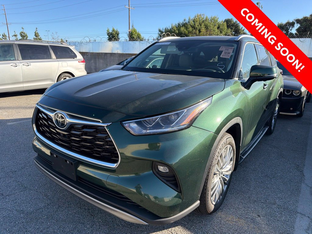 Used 2024 Toyota Highlander Platinum AWD/4WD image 2