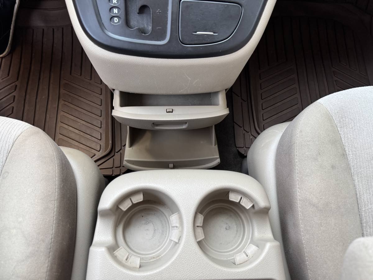 Used 2012 Kia Sedona LX w/ PWR Pkg FWD image 46