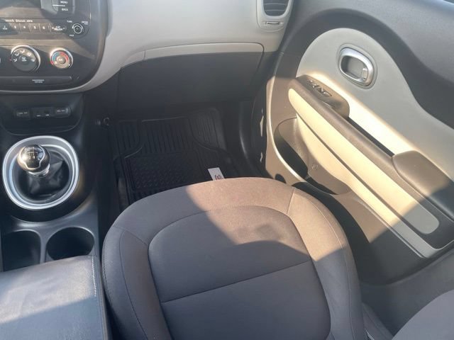 Used 2015 Kia Soul FWD image 19