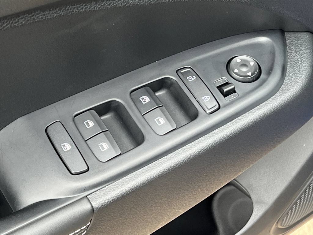 New 2025 Hyundai Venue Limited FWD image 7
