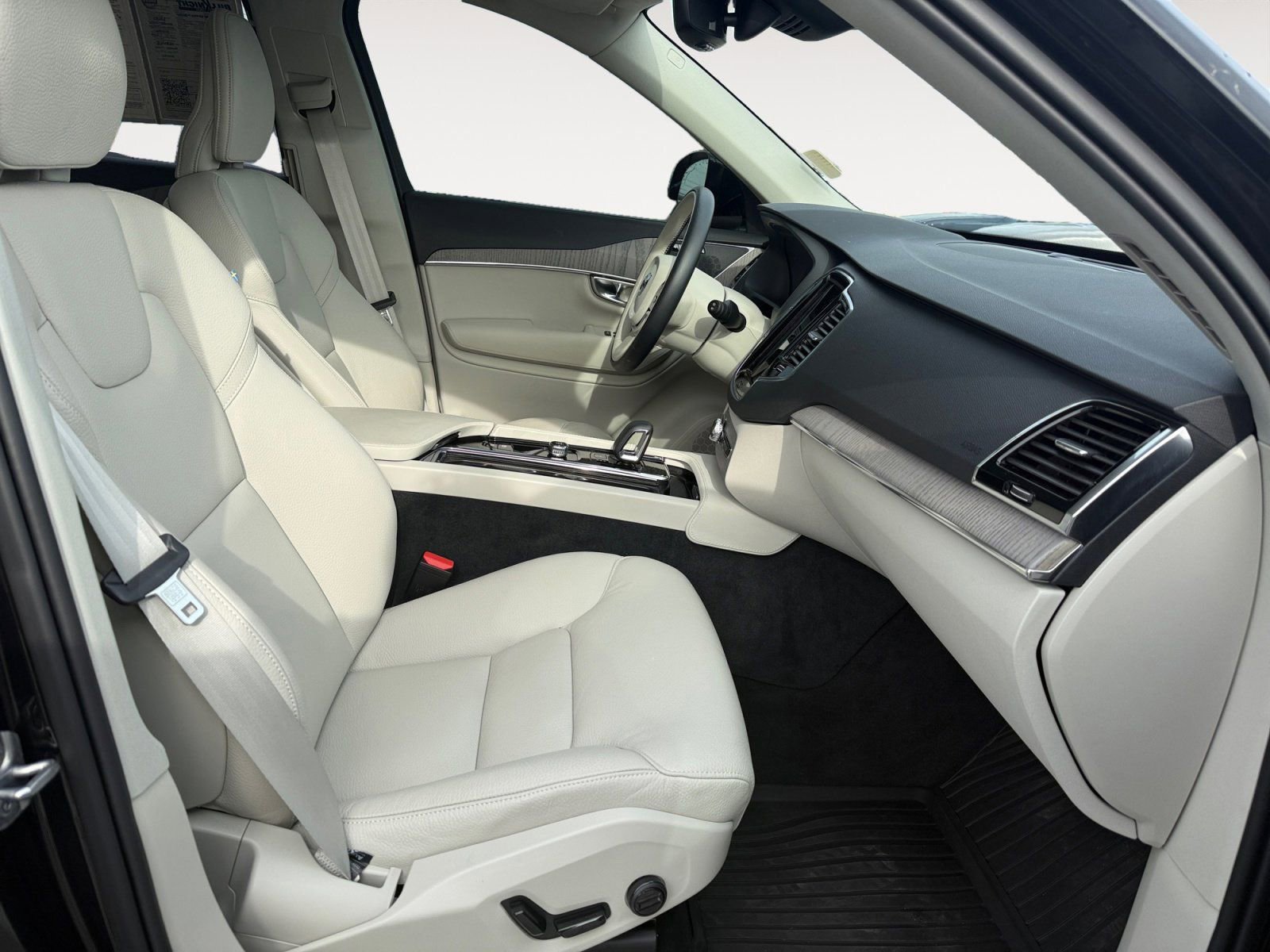 New 2025 Volvo XC90 B6 Plus w/ Protection Package Premier image 15