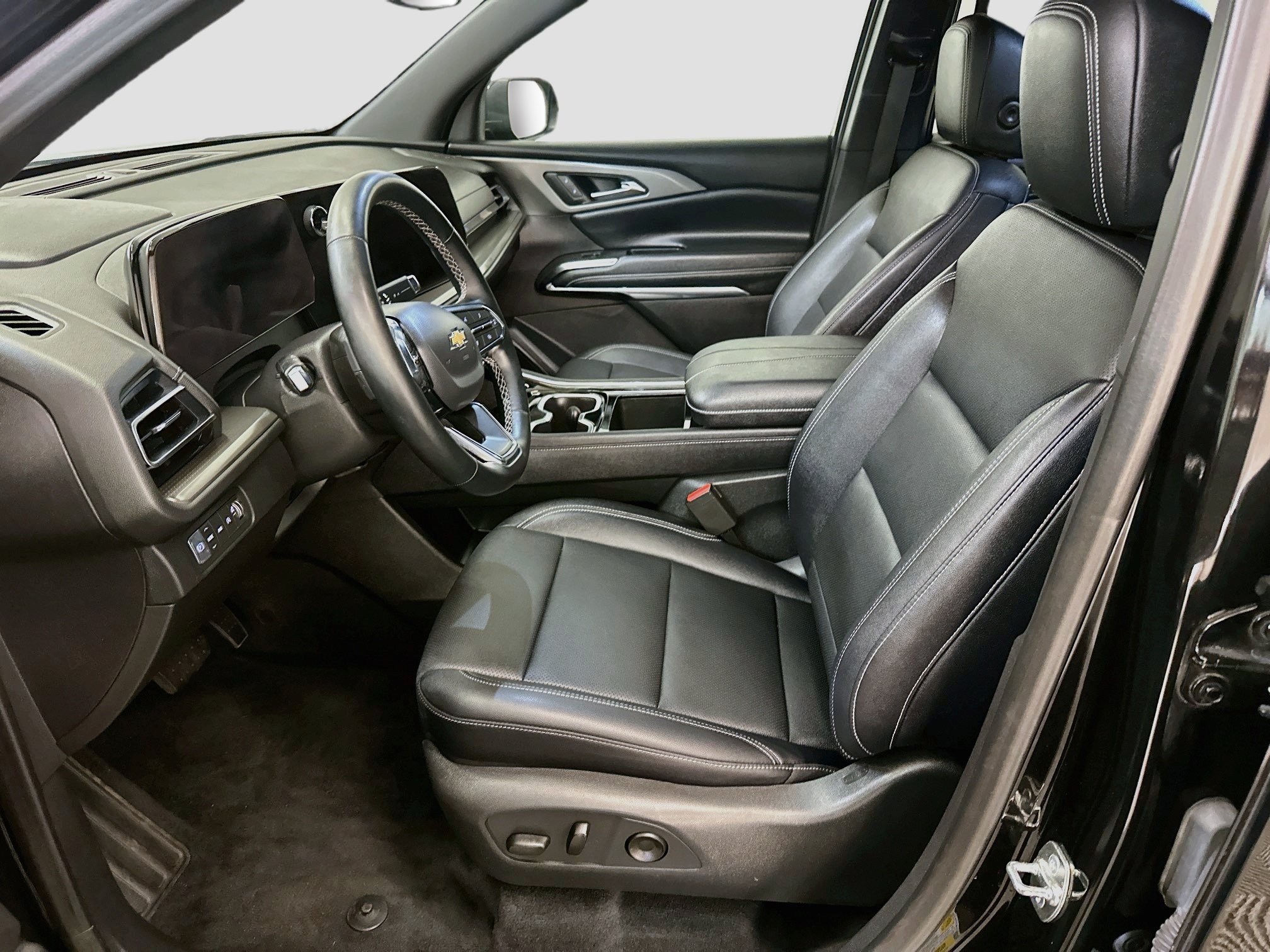 Used 2026 Chevrolet Traverse LT AWD/4WD image 13