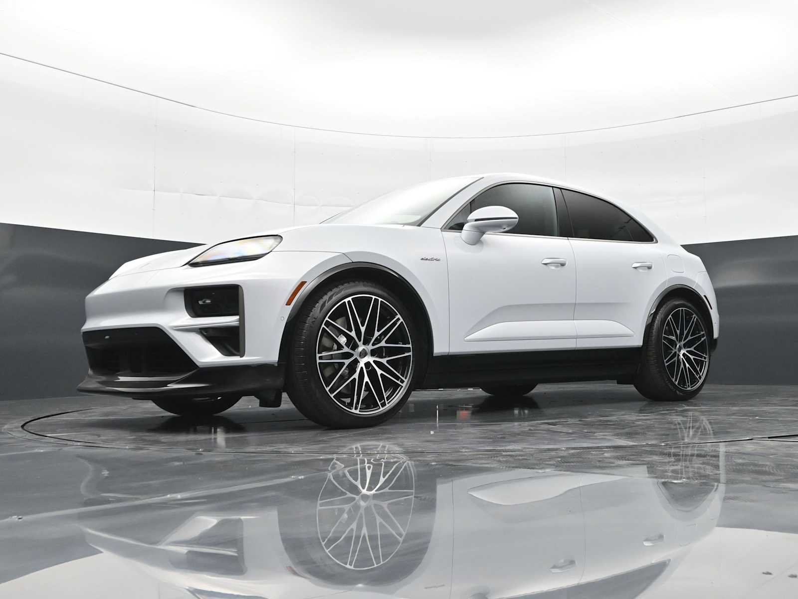 New 2026 Porsche Macan Turbo Electric AWD/4WD image 43