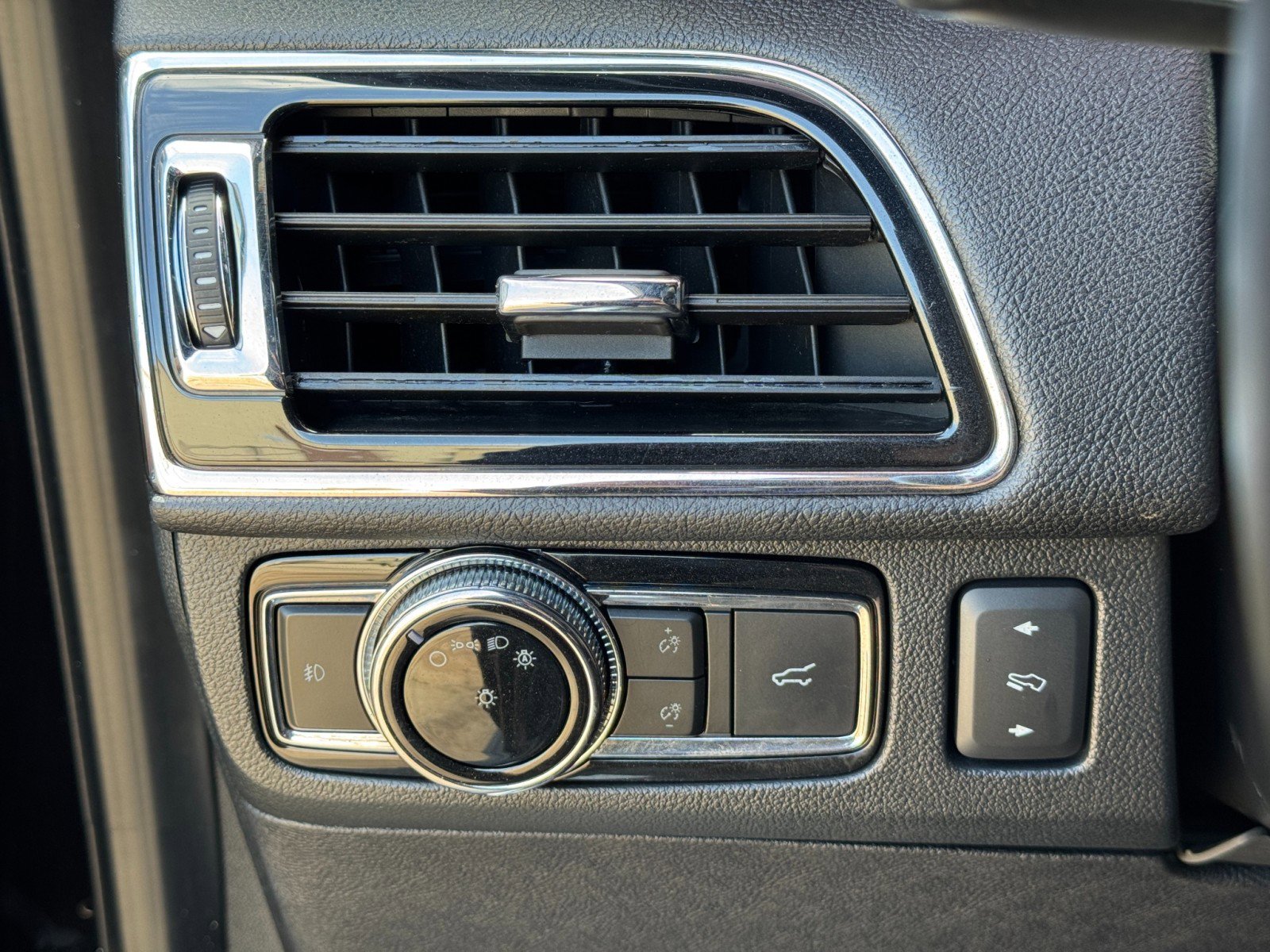 Used 2020 Lincoln Navigator L 4WD image 18