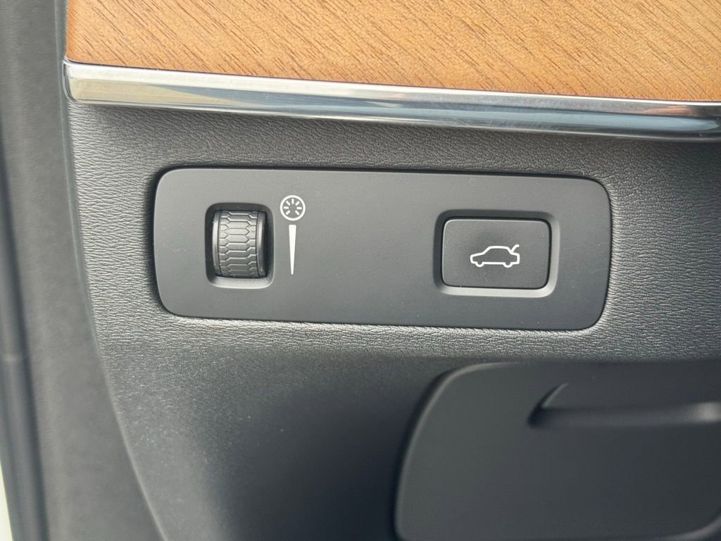 Used 2022 Volvo XC90 T6 Momentum w/ Advanced Package image 30