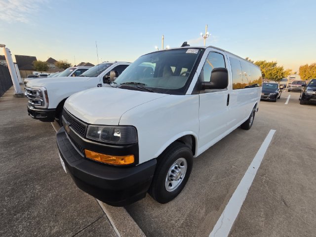 Used 2025 Chevrolet Express 3500 LS RWD image 3