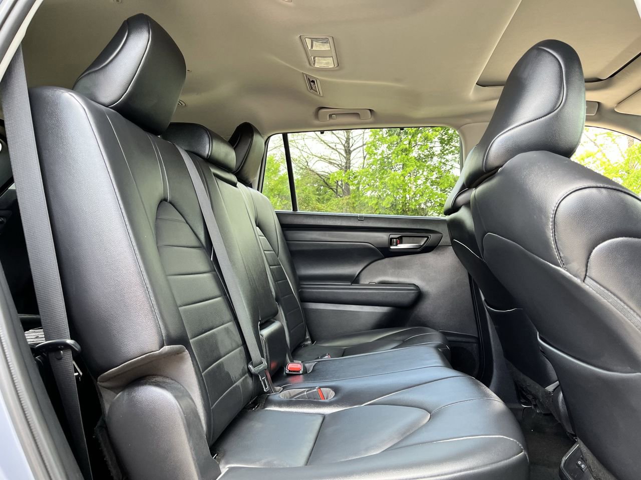 Used 2022 Toyota Highlander XLE image 27