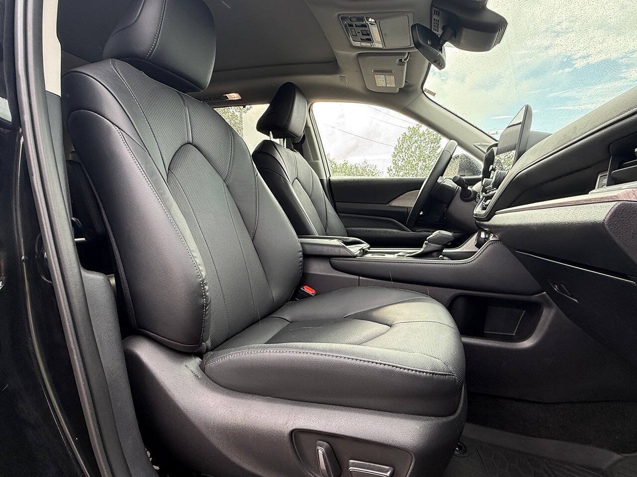 Used 2025 Toyota Grand Highlander AWD Hybrid image 24