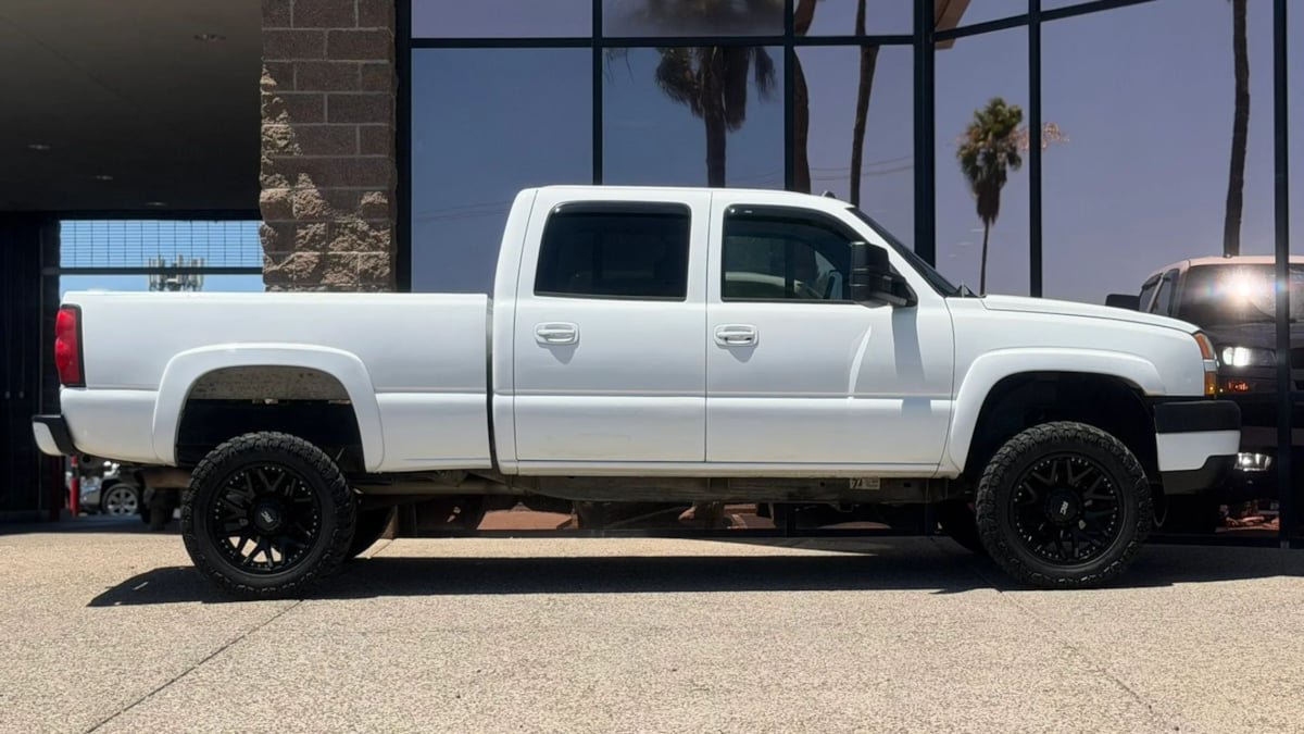 Used 2004 Chevrolet Silverado 2500 LT RWD image 18