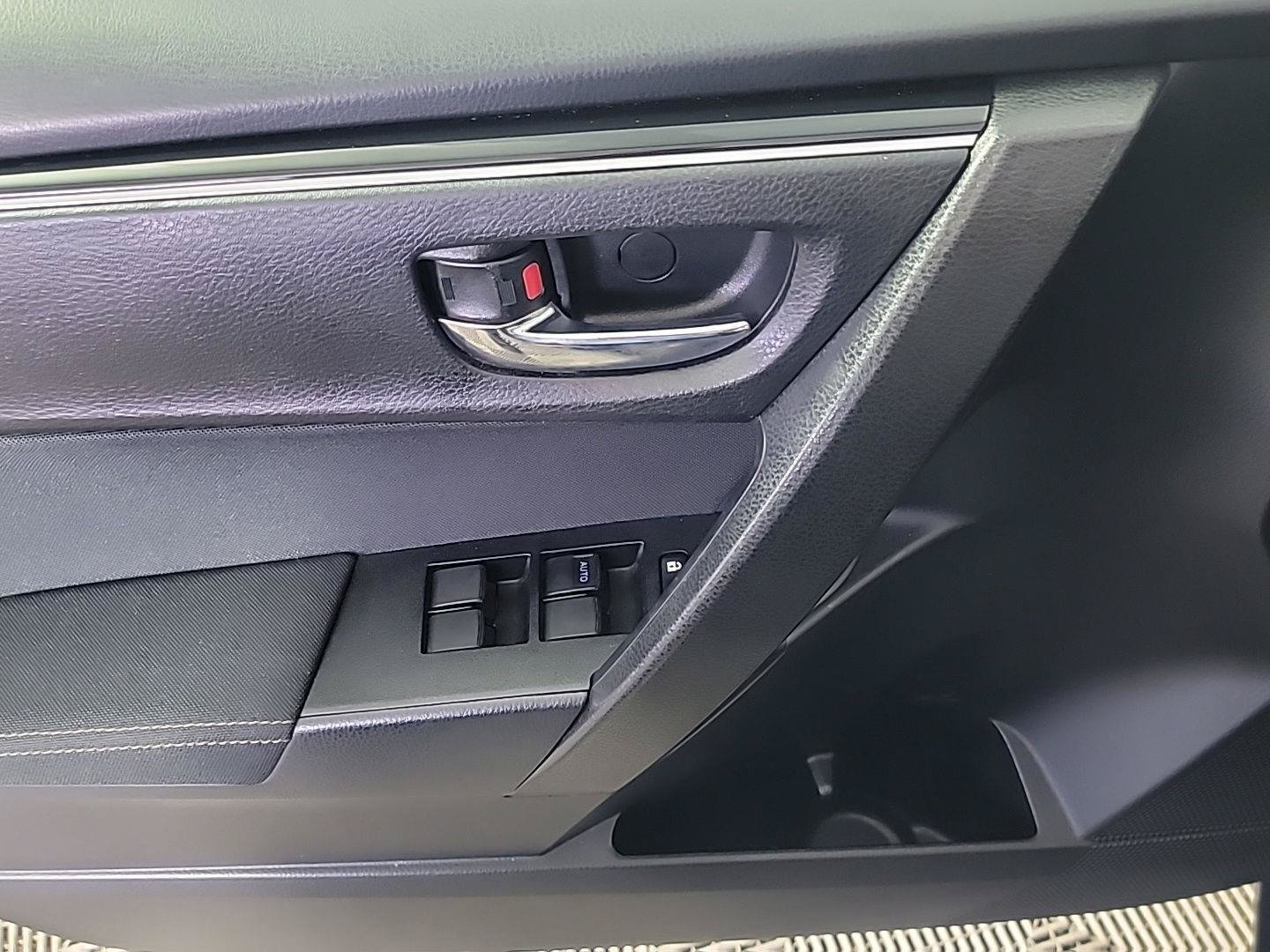 Used 2019 Toyota Corolla LE w/ Carpet Mat Package (TMS) FWD image 34