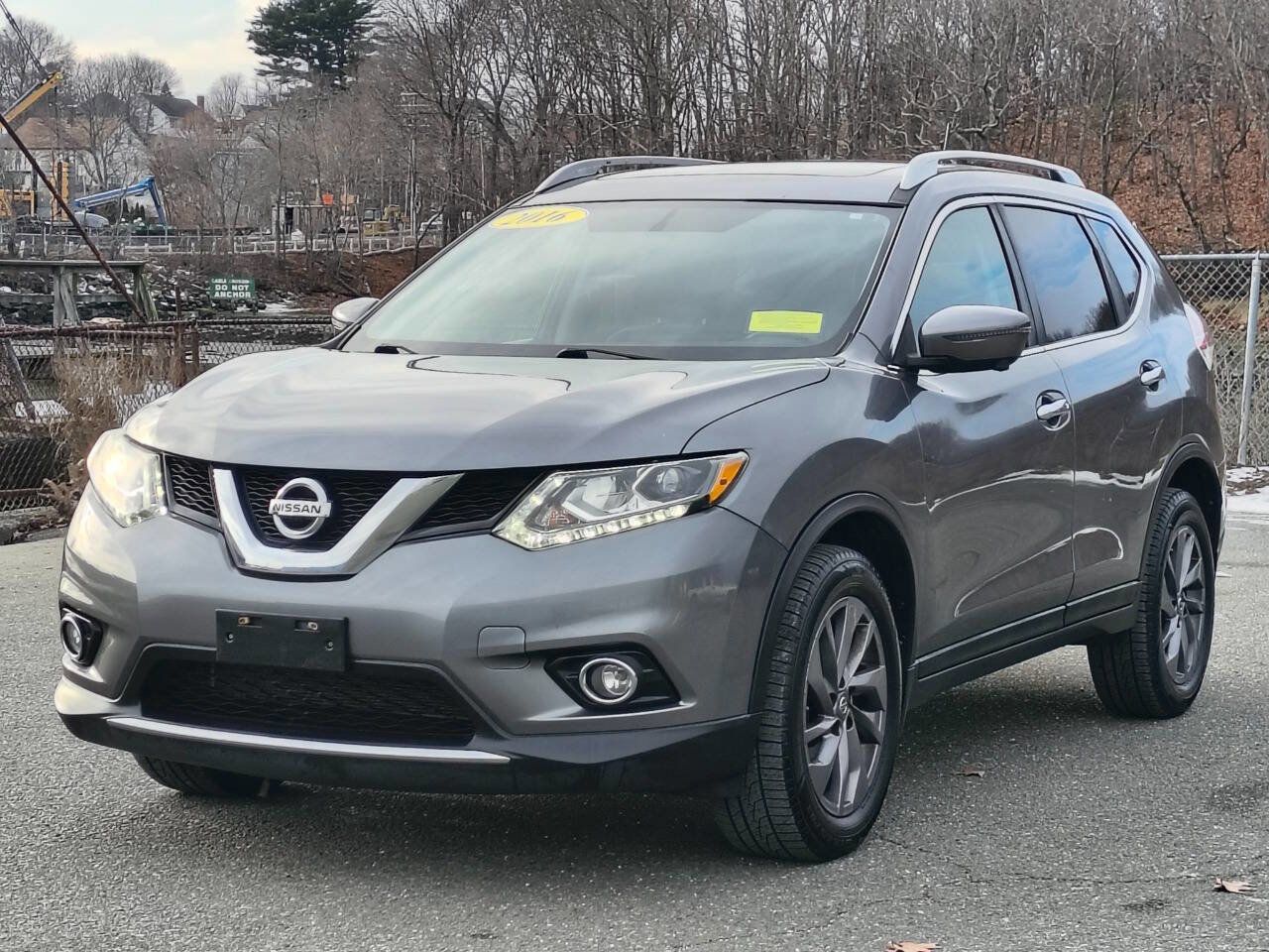 Used 2016 Nissan Rogue SL w/ SL Premium Package image 3