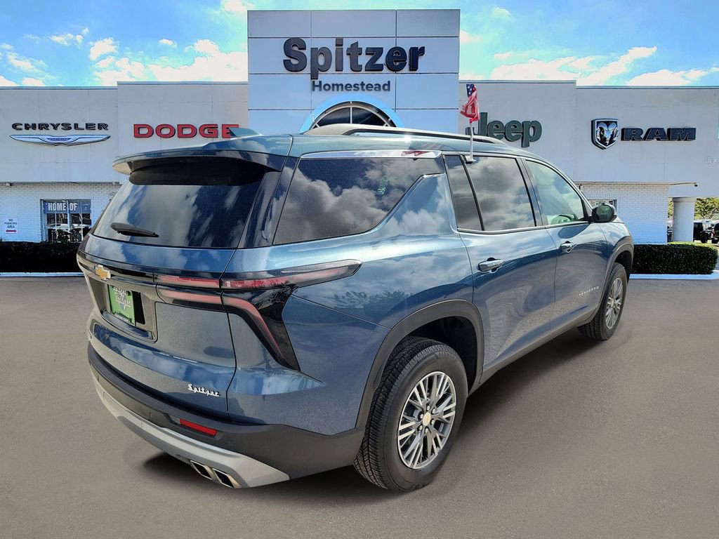 Used 2025 Chevrolet Traverse LT image 2