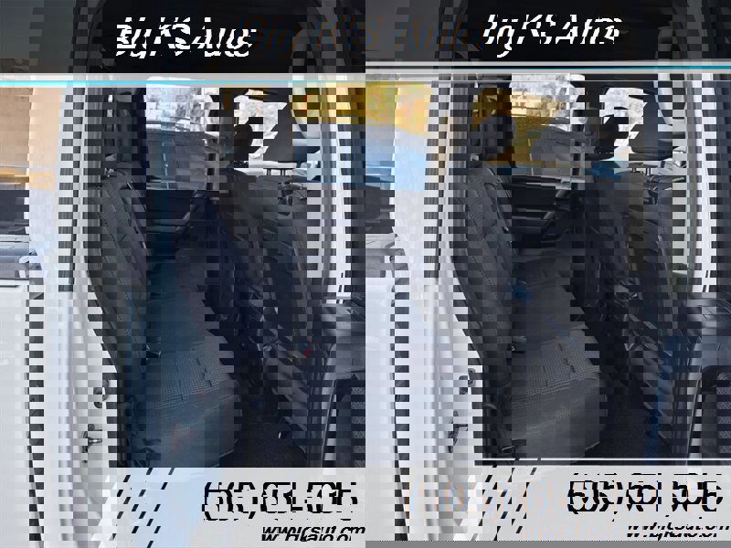 Used 2012 Nissan Titan SV w/ SV Value Truck Pkg image 9