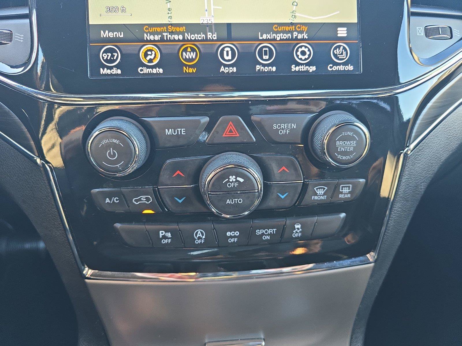 Used 2021 Jeep Grand Cherokee Limited AWD/4WD image 18