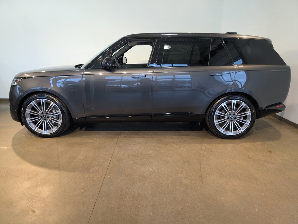 Used 2024 Land Rover Range Rover Long Wheelbase SE image 3