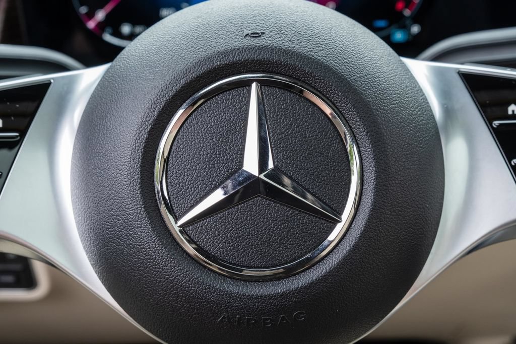 Used 2026 Mercedes-Benz GLB 250 4MATIC w/ Exclusive Package image 25