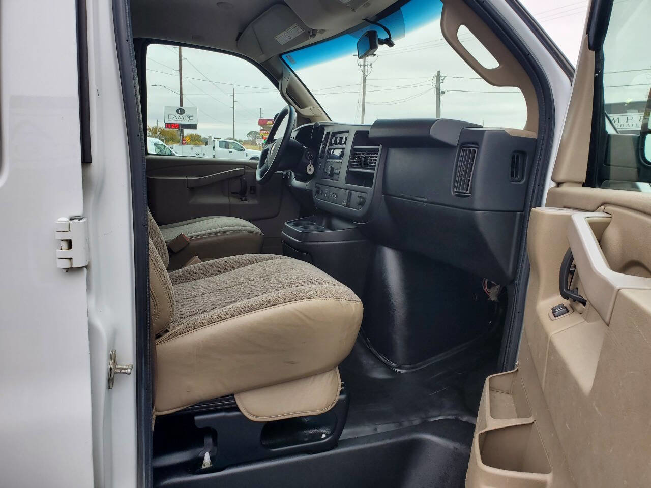 Used 2018 Chevrolet Express 2500 w/ Driver Convenience Package image 10