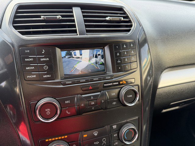 Used 2018 Ford Explorer XLT image 13