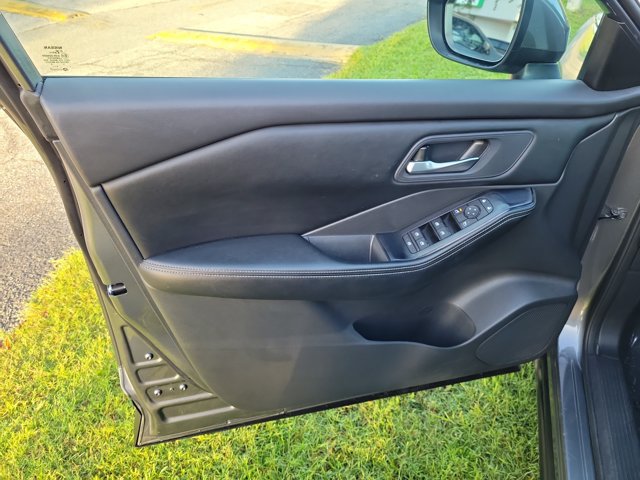 Used 2025 Nissan Rogue SV AWD/4WD image 16