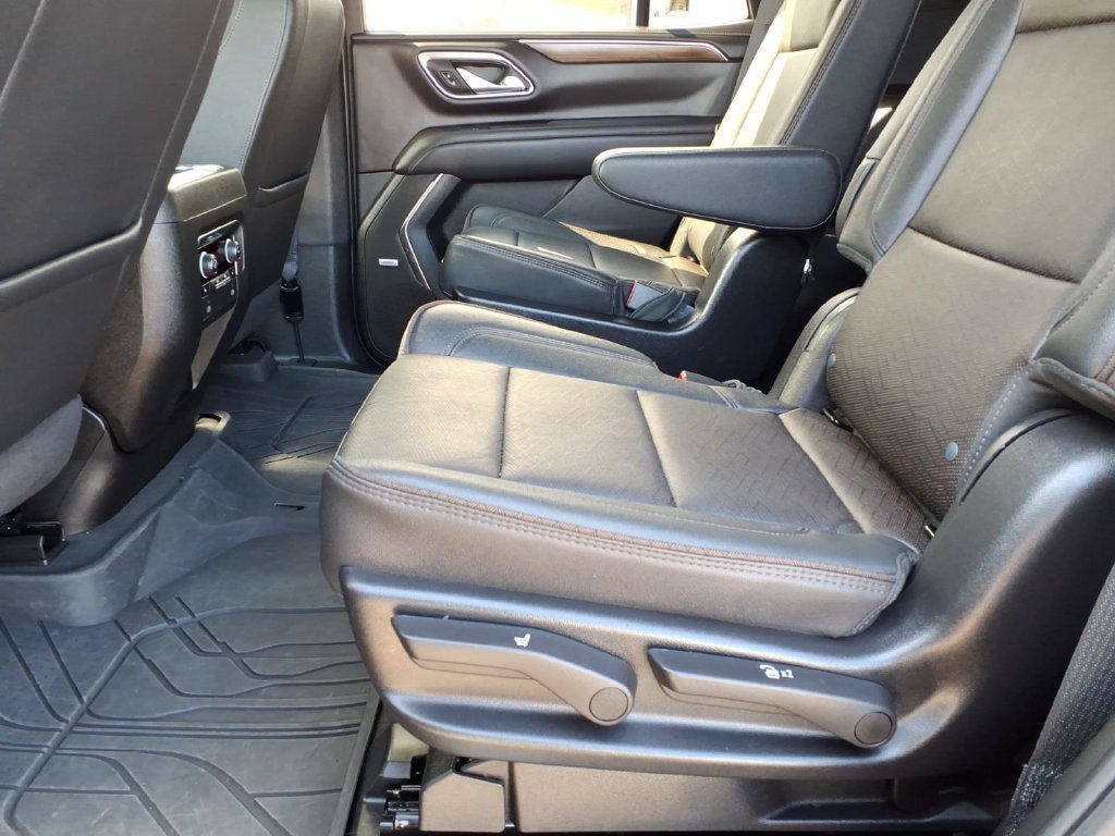 Used 2024 Chevrolet Tahoe High Country AWD/4WD image 18