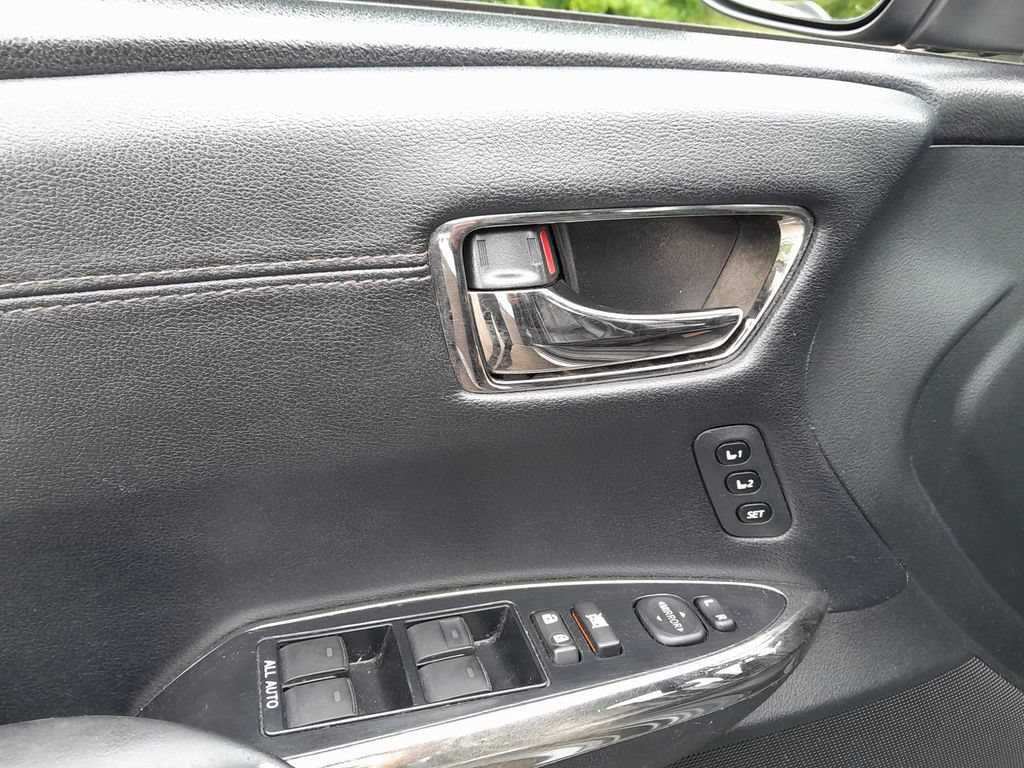 Used 2014 Toyota Avalon XLE Touring FWD image 12