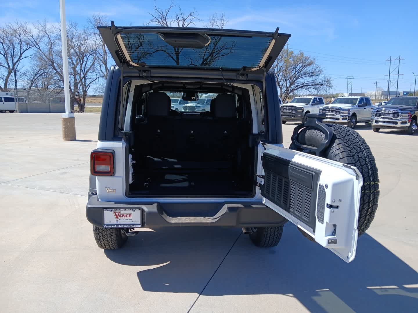 Used 2025 Jeep Wrangler Unlimited Sport AWD/4WD image 6