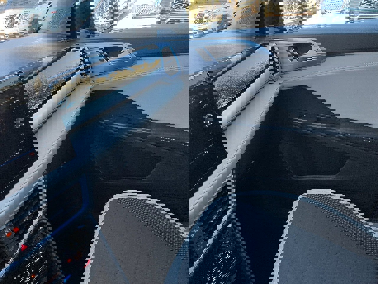 Used 2025 Volkswagen Taos SE image 39