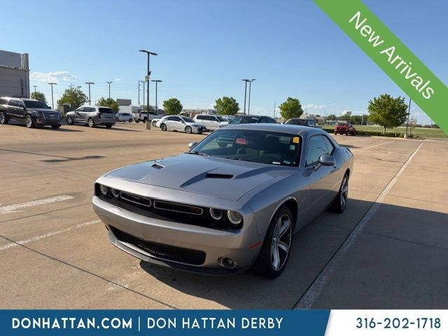 Used 2016 Dodge Challenger R/T RWD image 1