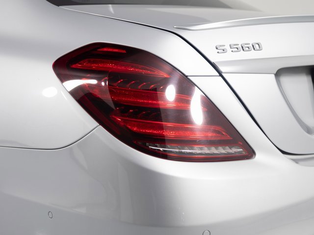 Used 2019 Mercedes-Benz S 560 Sedan w/ AMG Line Exterior image 41