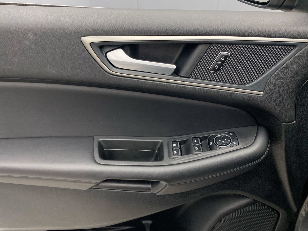 Used 2024 Ford Edge SEL AWD/4WD image 12