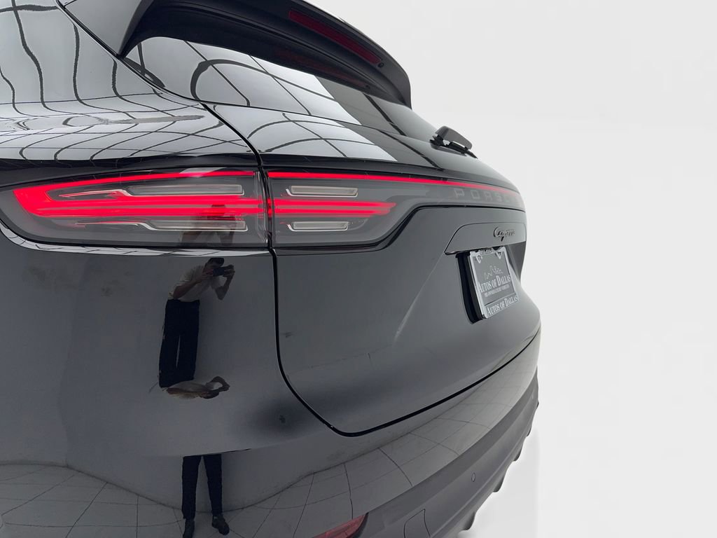 Used 2023 Porsche Cayenne Platinum Edition image 11