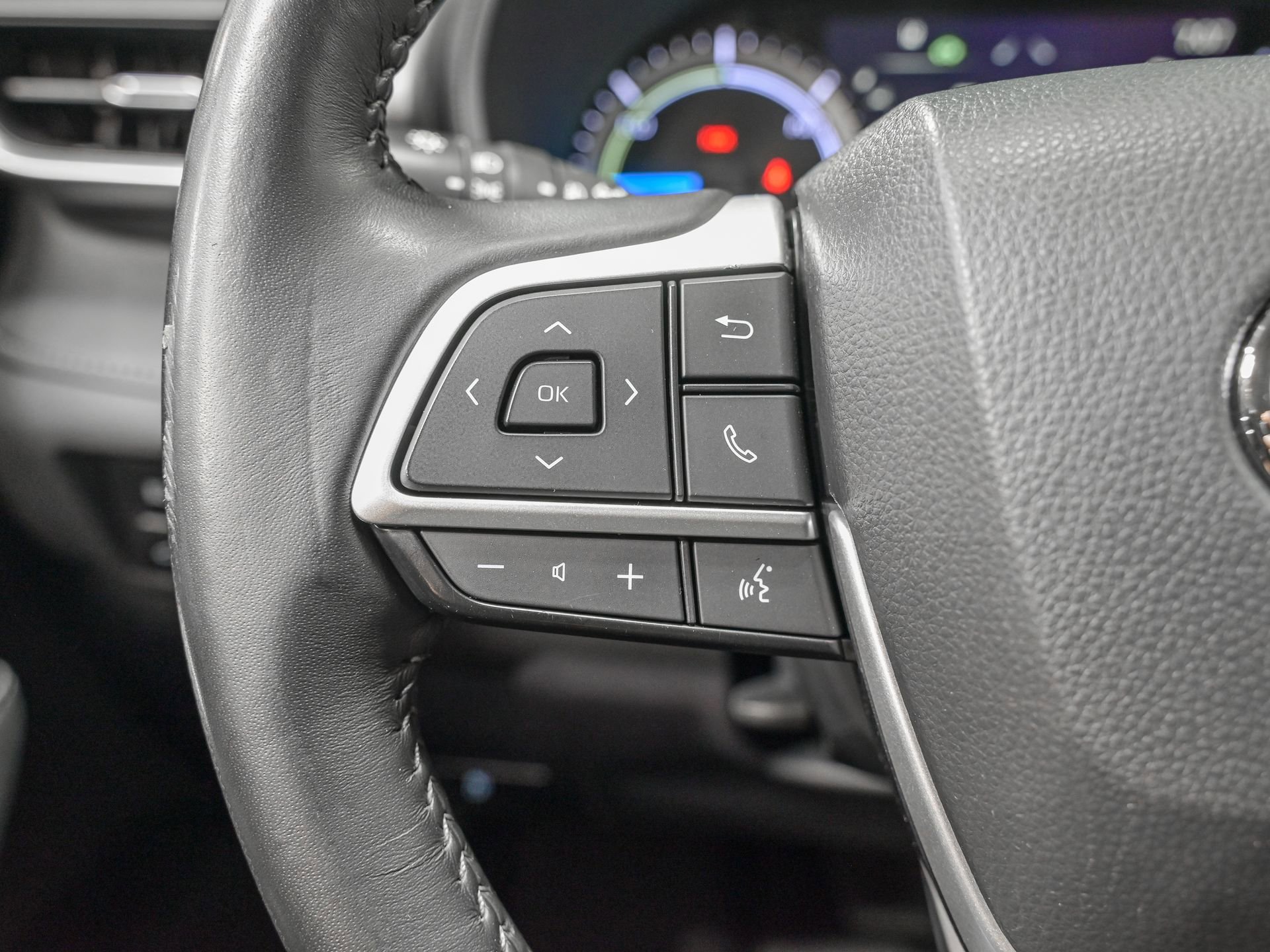 Used 2023 Toyota Highlander LE AWD/4WD image 19