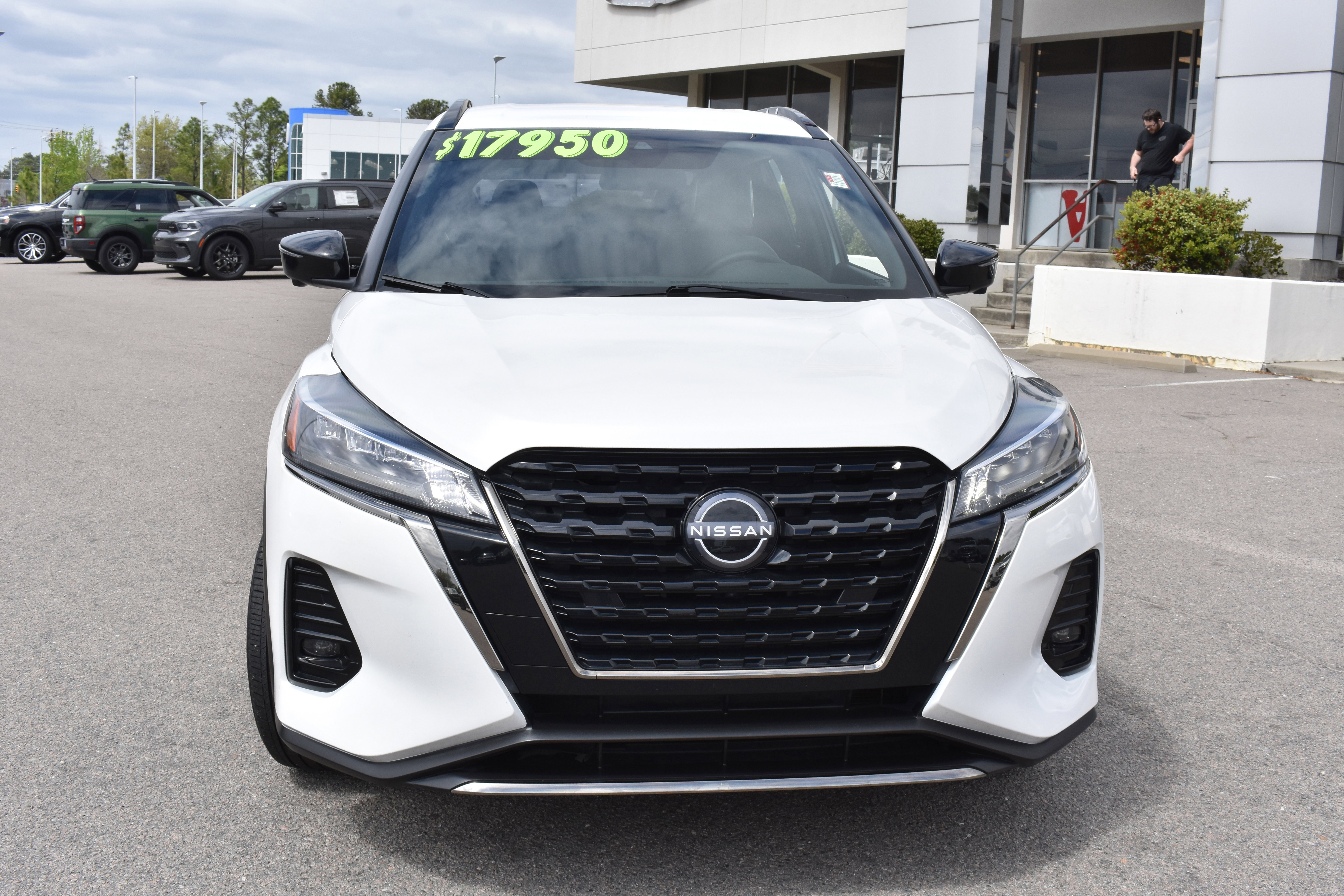 Used 2023 Nissan Kicks SR w/ SR Premium Package image 4