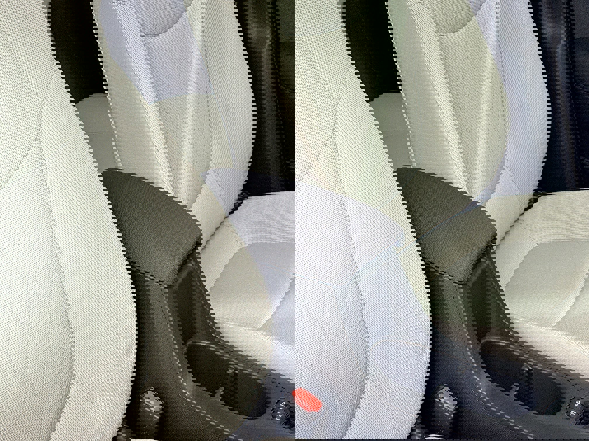 Used 2024 Toyota Corolla Cross L image 32