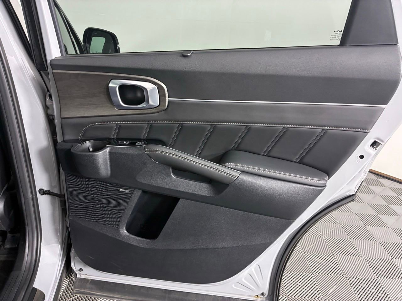 Used 2025 Kia Sorento SX Prestige image 29