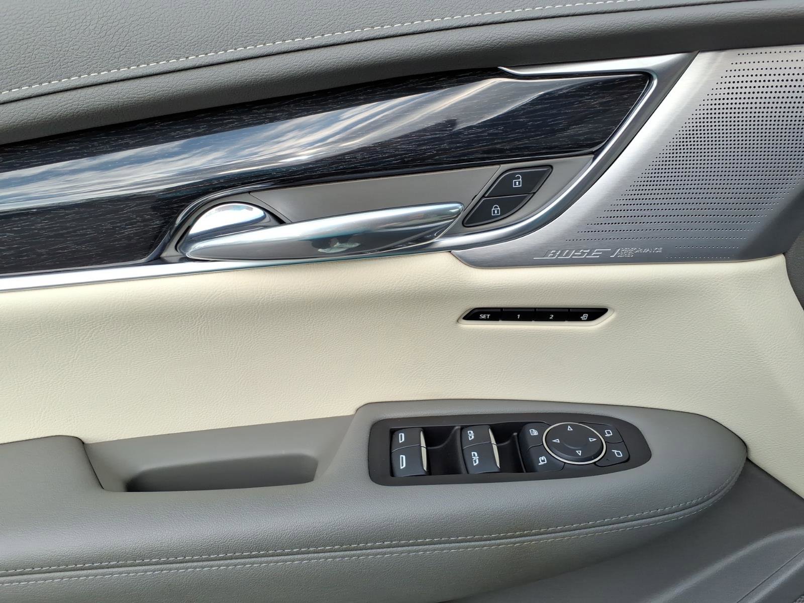 Used 2023 Cadillac XT6 Premium Luxury image 11