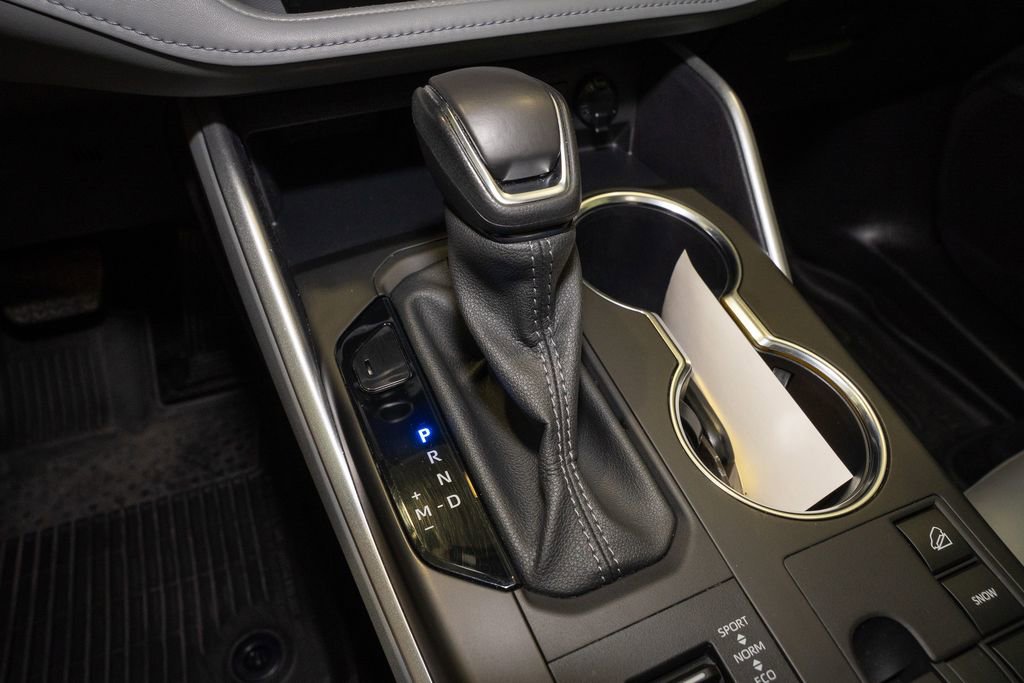 Used 2024 Toyota Highlander XLE image 19