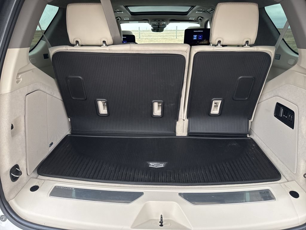 Used 2023 Cadillac Escalade Premium Luxury Platinum w/ Heavy-Duty Trailer Package AWD/4WD image 32