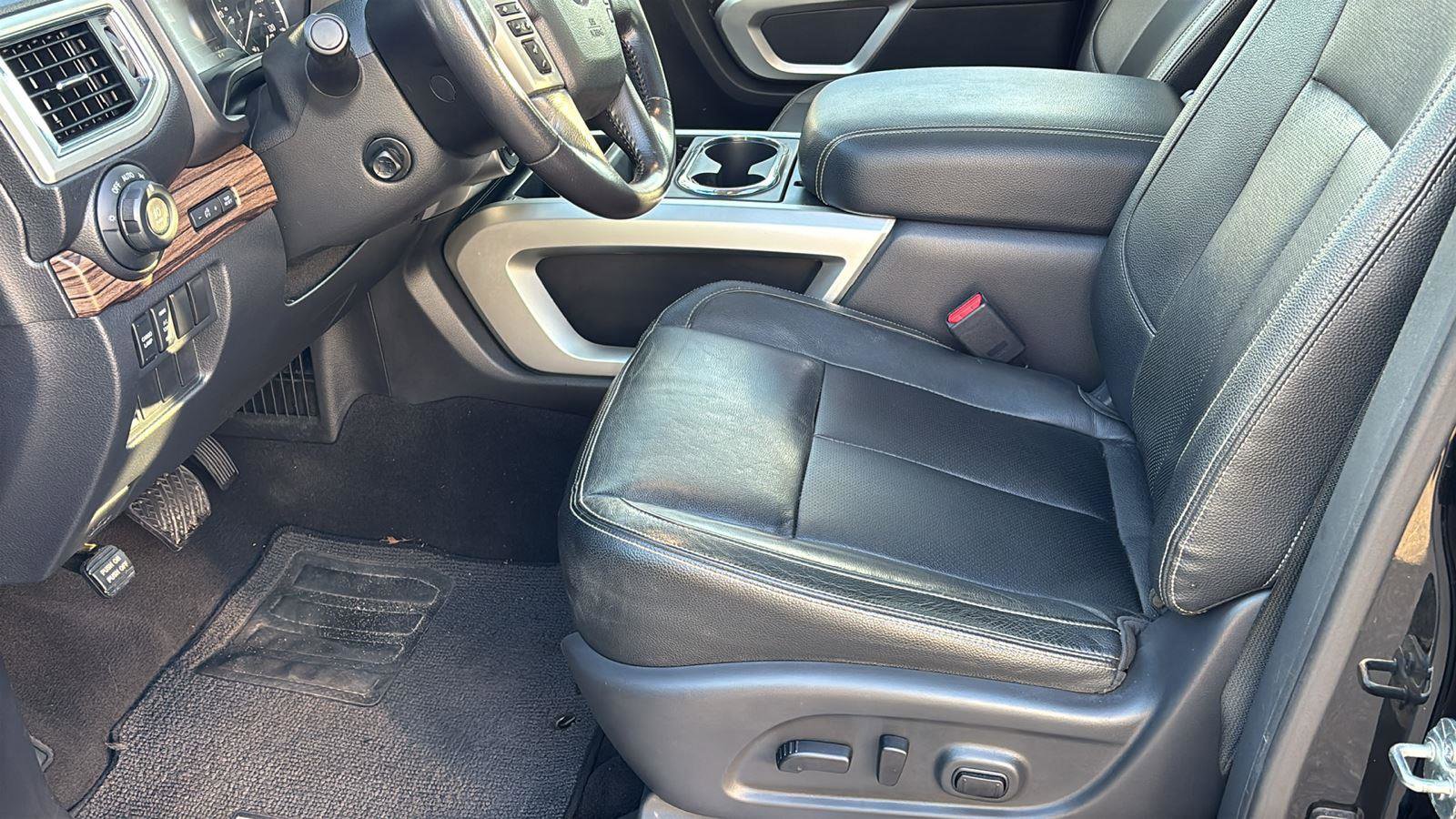 Used 2020 Nissan Titan SL w/ Moonroof Package image 14