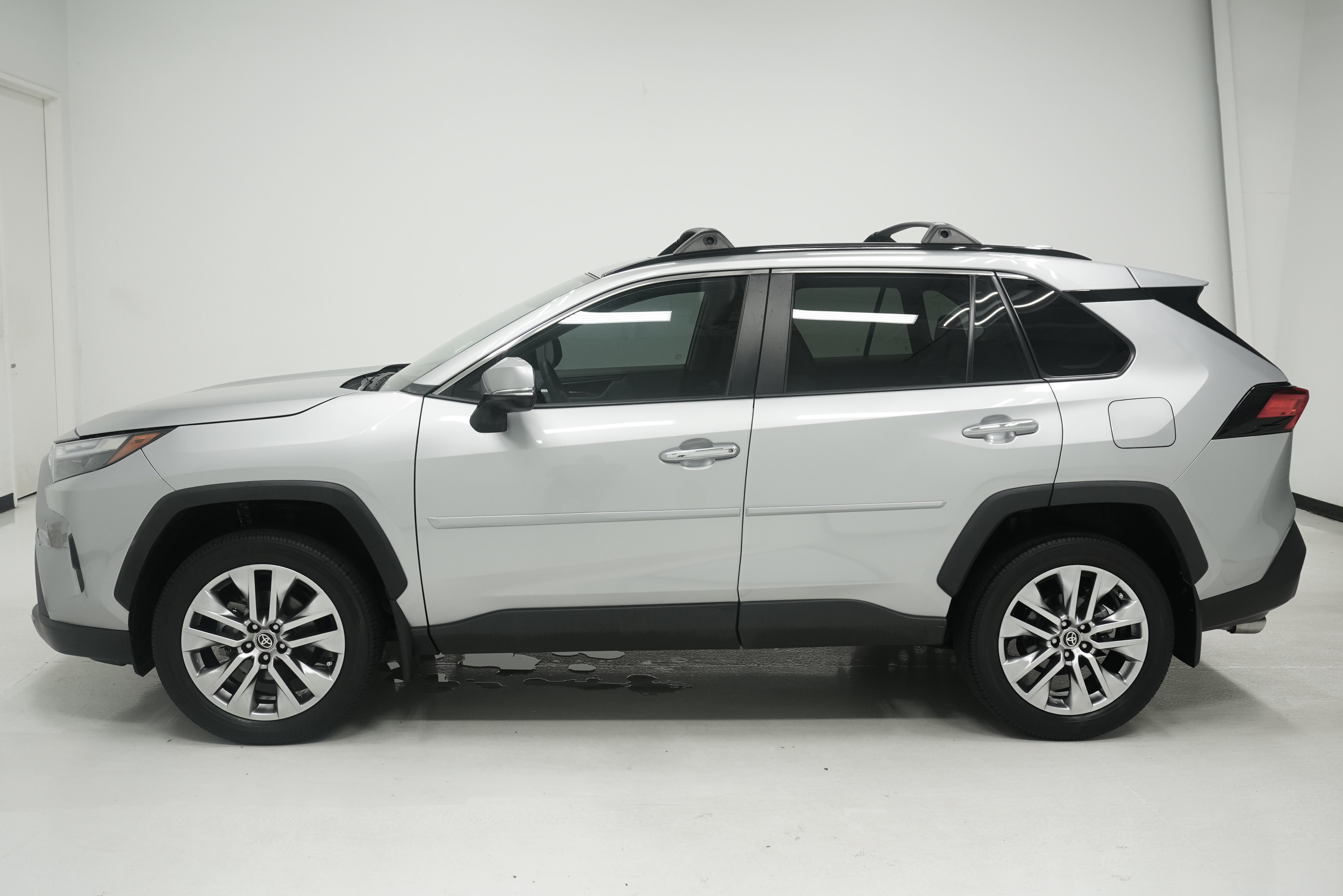 Used 2023 Toyota RAV4 Limited FWD image 7