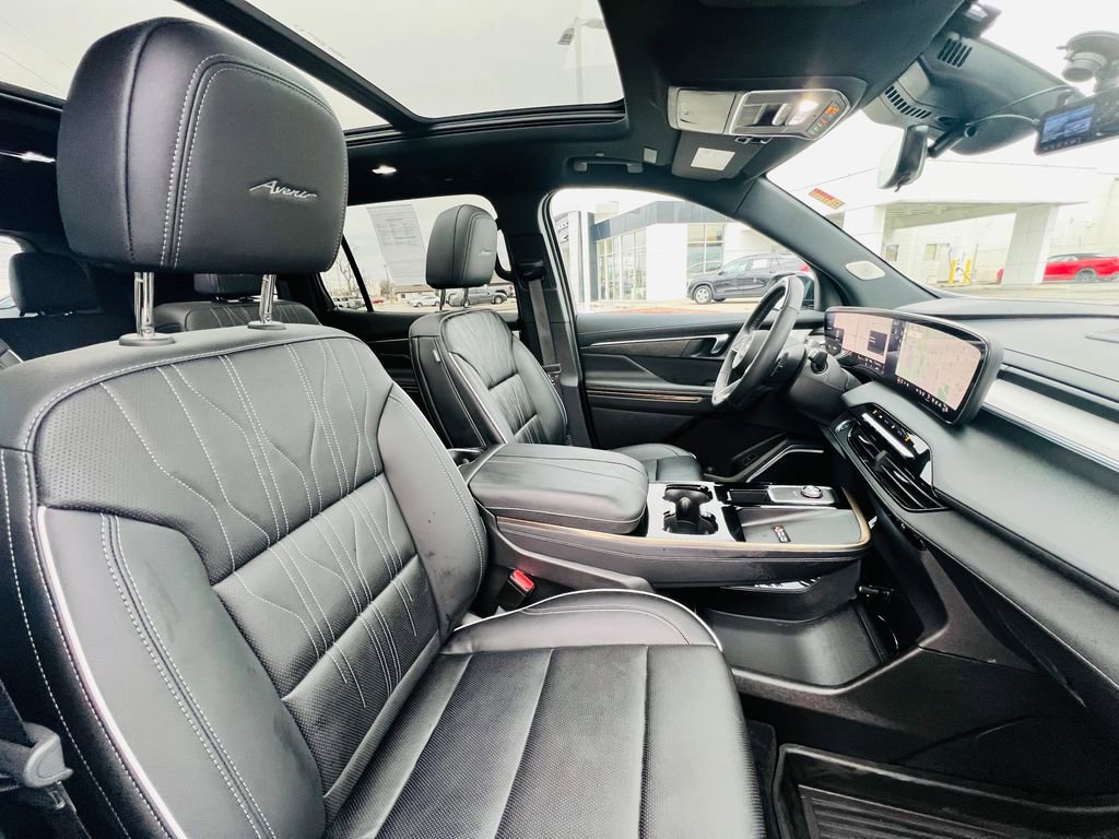 Used 2025 Buick Enclave Avenir w/ Super Cruise Package image 15