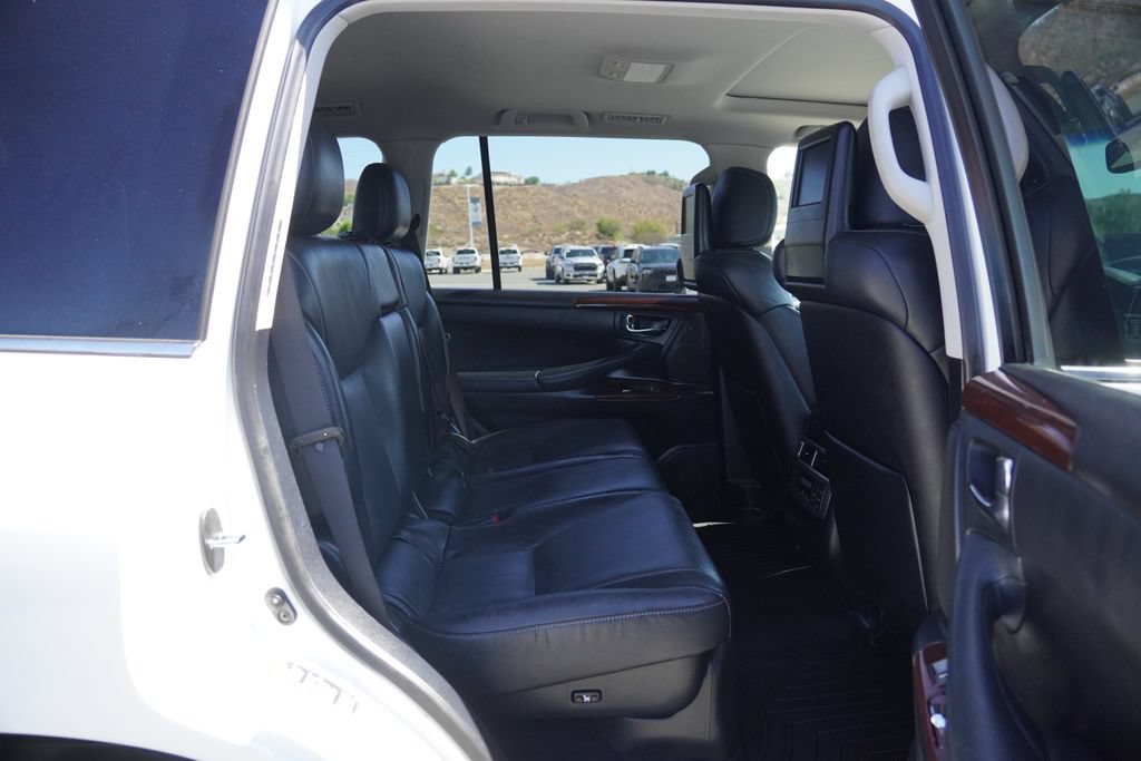 Used 2014 Lexus LX 570 4WD w/ Luxury Package image 32