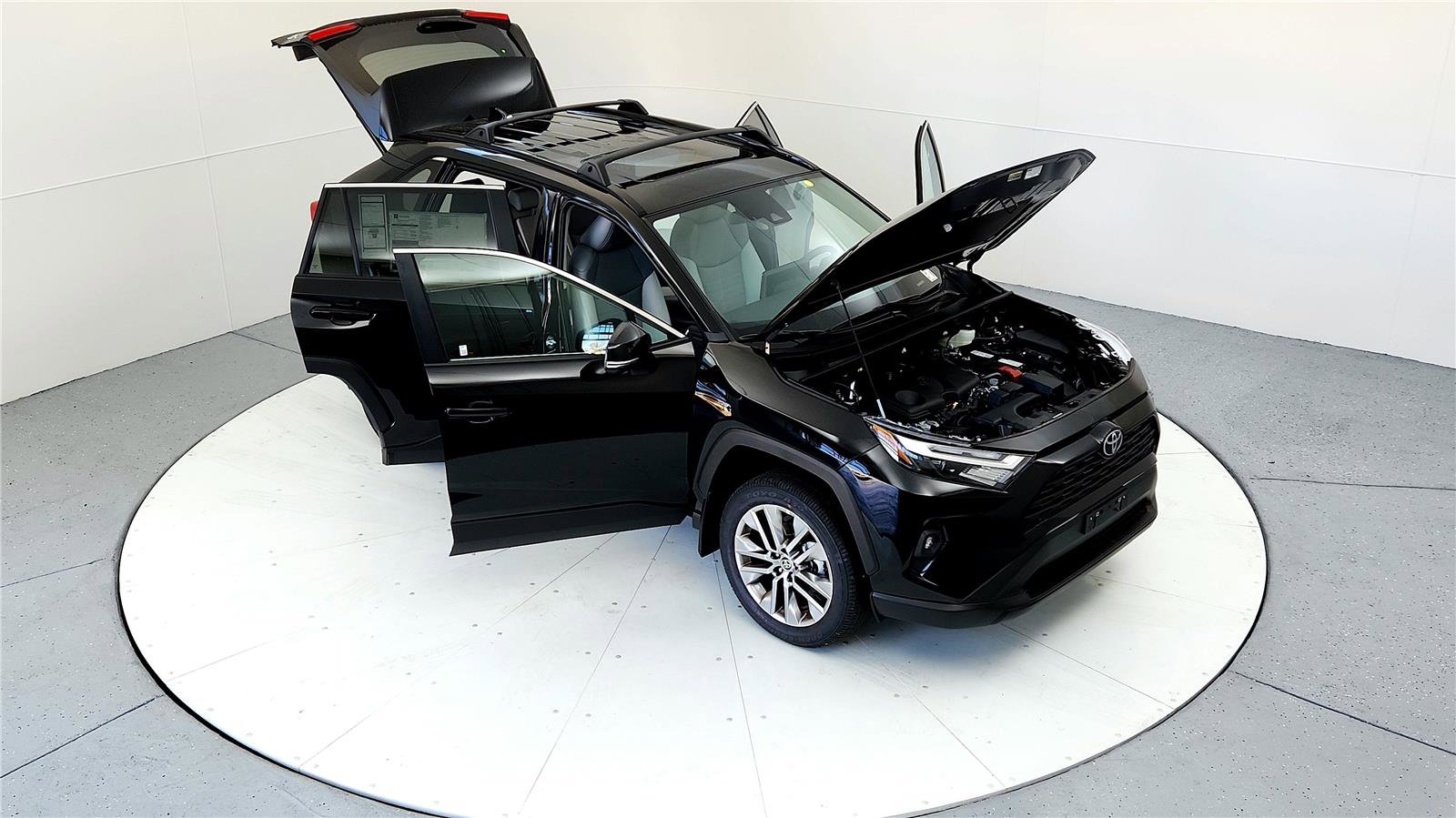 Used 2023 Toyota RAV4 XLE Premium image 17