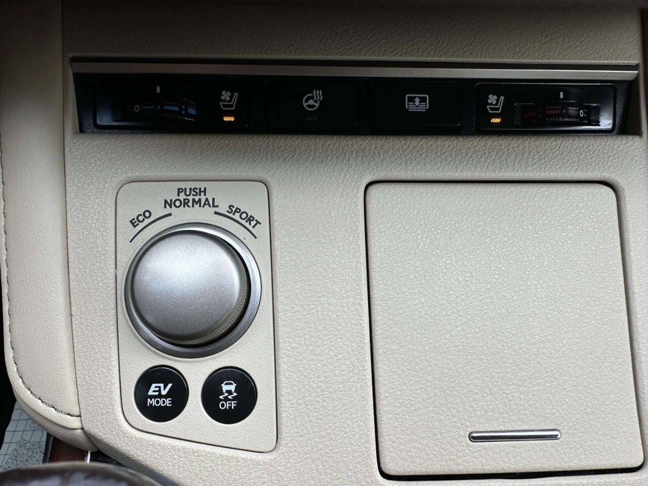 Used 2016 Lexus ES 300h w/ Luxury Package w/Wood Trim FWD image 37